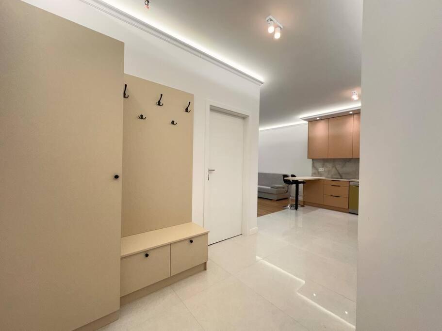 Kaskady Modern - Close To The Center