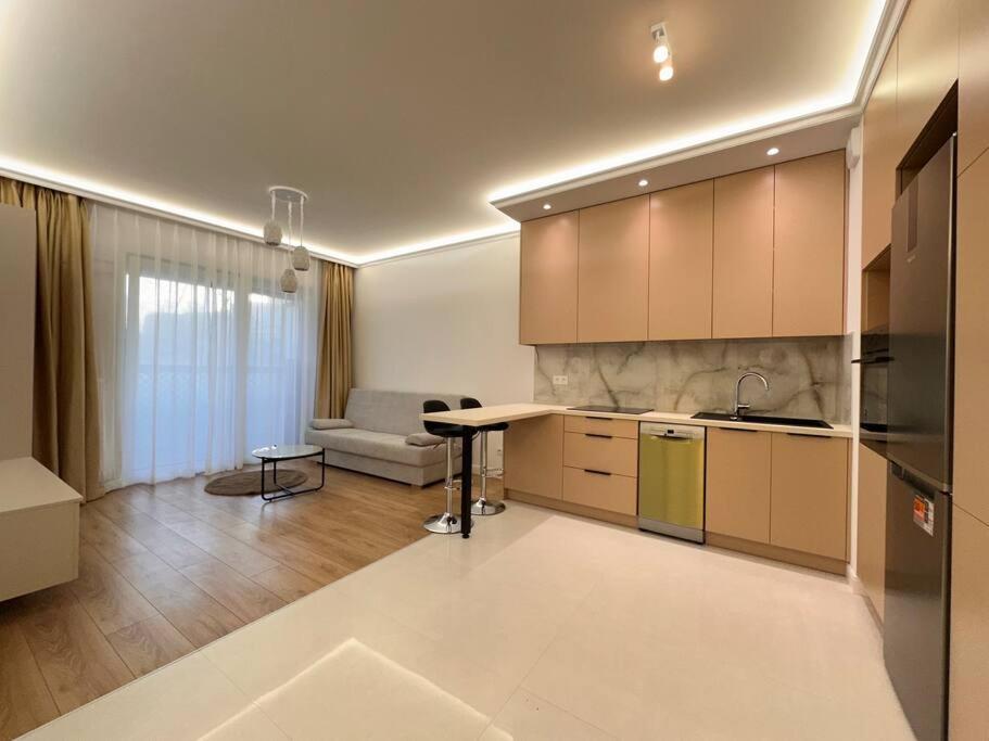 Kaskady Modern - Close To The Center
